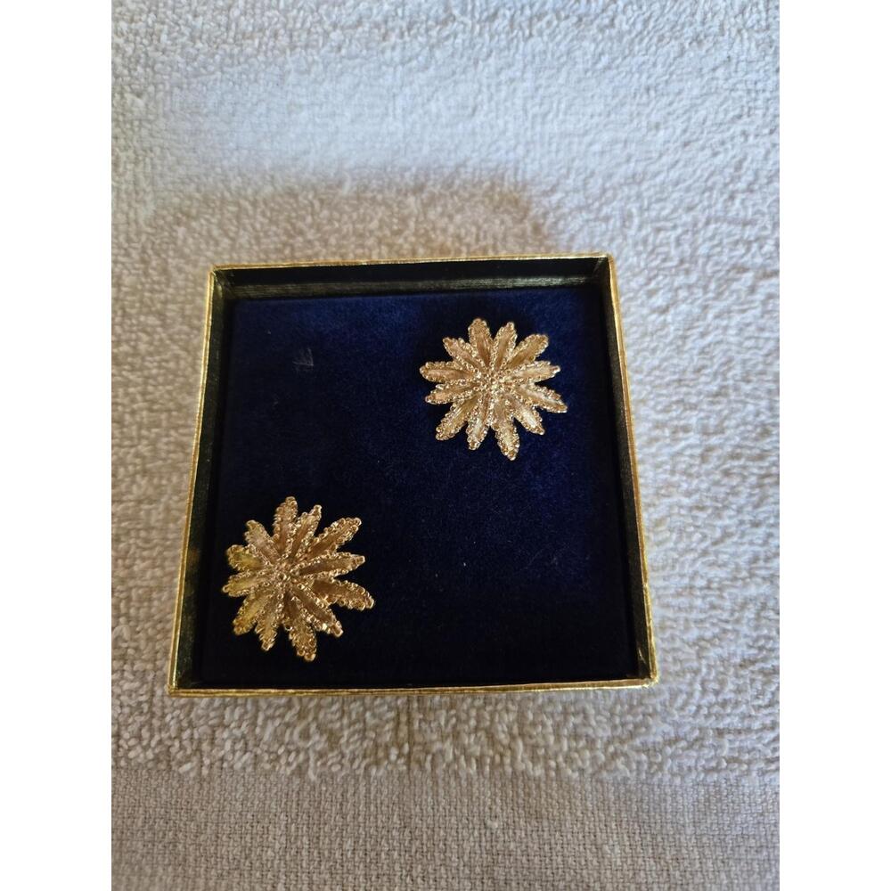 Vintage 1972 Avon Starflower Clip On Earrings Gold Tone W/box